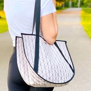 Thirty - One gifts round utility tote - Moroccan tile NEW!!!